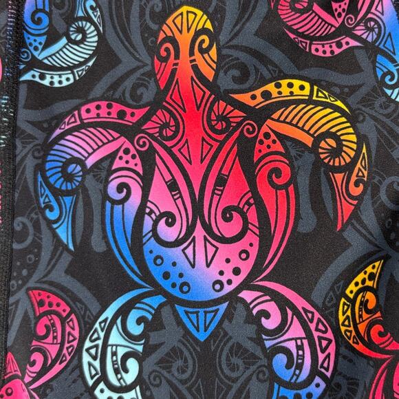 Constantly Varied Gear CVG Size S Leggings Capri Tribal Turtle Pockets Crossfit - Picture 10 of 11